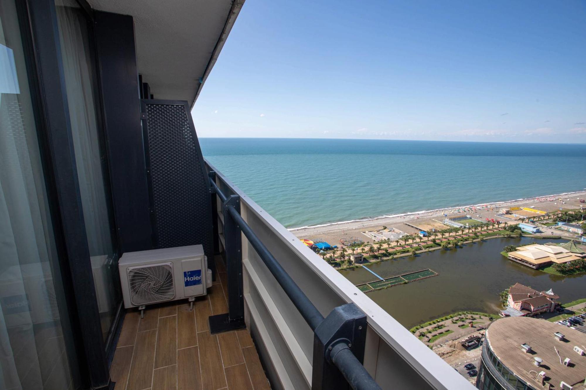 Luxsor & Gorgeous Sea Vlews Apartment Batumi Exterior foto